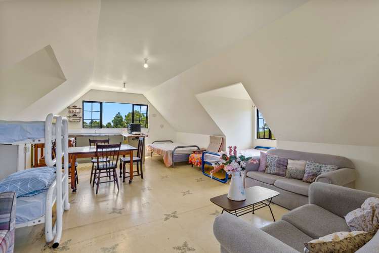 65 M Greenwood Road Leigh_10