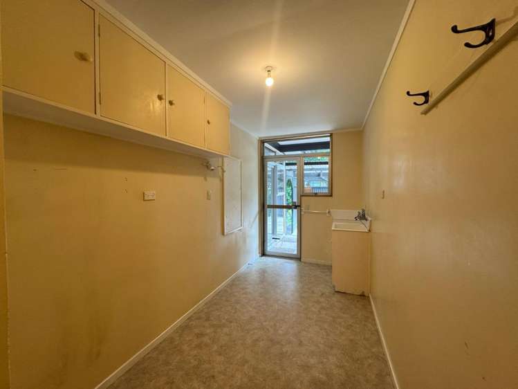 15 Parkland Crescent 11601_6