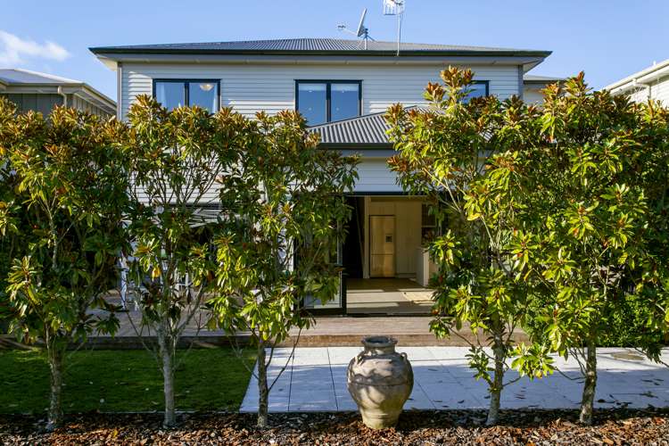 8 Chateau Crescent Rangatira Park_2