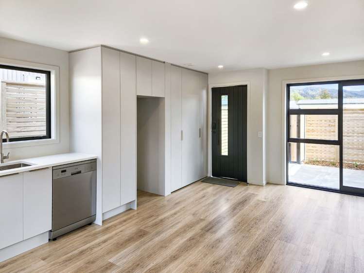 6/7 Wainuiomata Road 10629_4