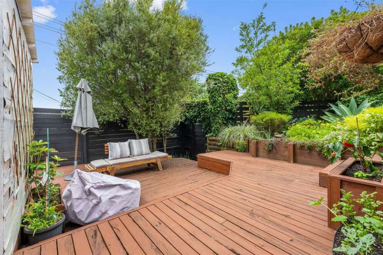 1/9 De Val Drive Titirangi_17