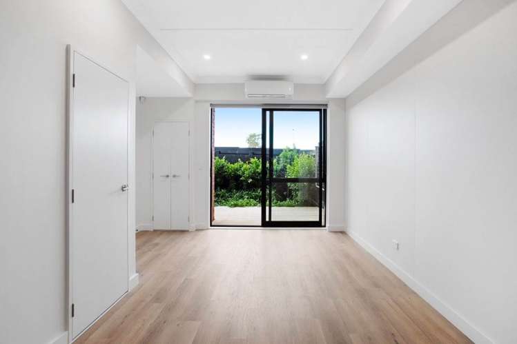 64 Parkwood Avenue Westgate_13