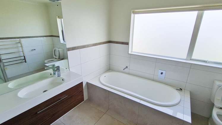 5 Mccathie Drive Flat Bush_10