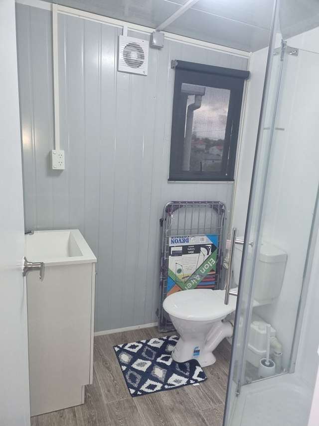Stylish Flat in Mount Roskill with Garden