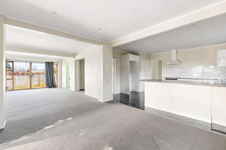 63 Ray Small Drive Papakura_11