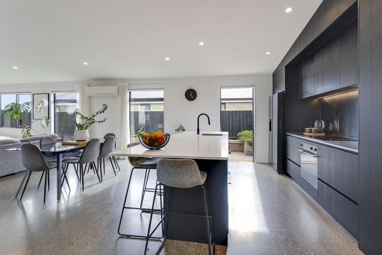 16 Hanworth Road Richmond_4