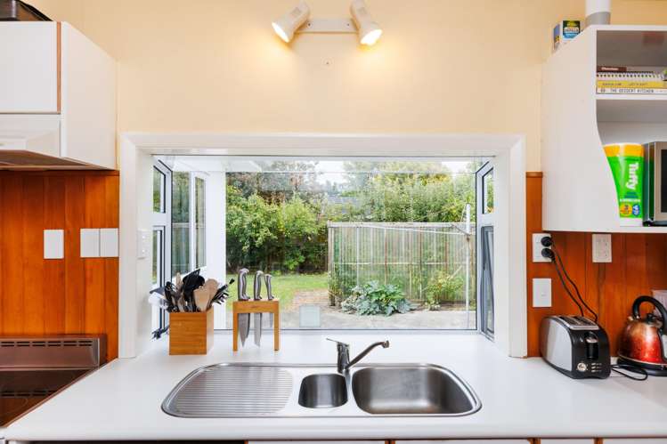 28 Henare Street West End_7