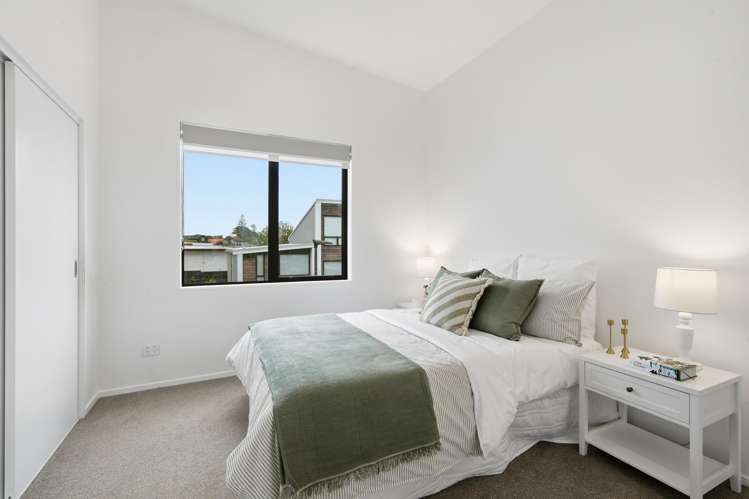 2/4 Glen Atkinson Street St Heliers_10