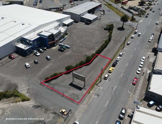 Yard with great signage on Hutt Park Rd available!