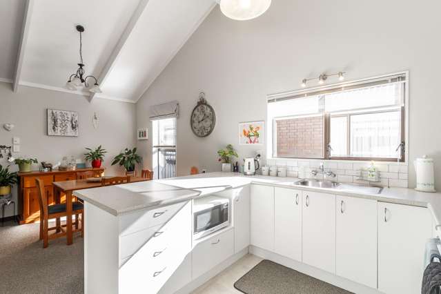 Pristine Modern Living - Ready To Enjoy