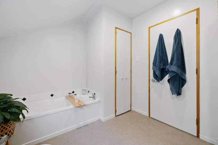 32 Avalon Crescent Fernhill/Sunshine Bay_15