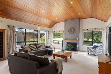 596 Riverside Road_4