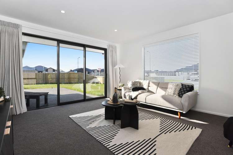 2 Orwell Way Elgin_13