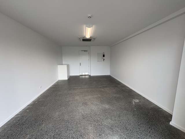 High exposure Waterview retail space
