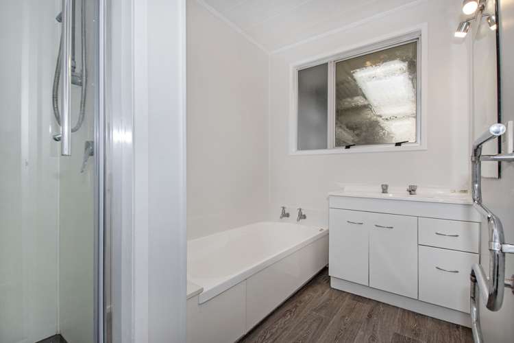 20 Raewyn Street Morningside_11