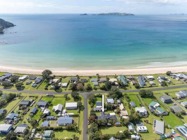 Spacious and private Taupo Bay beach retreat