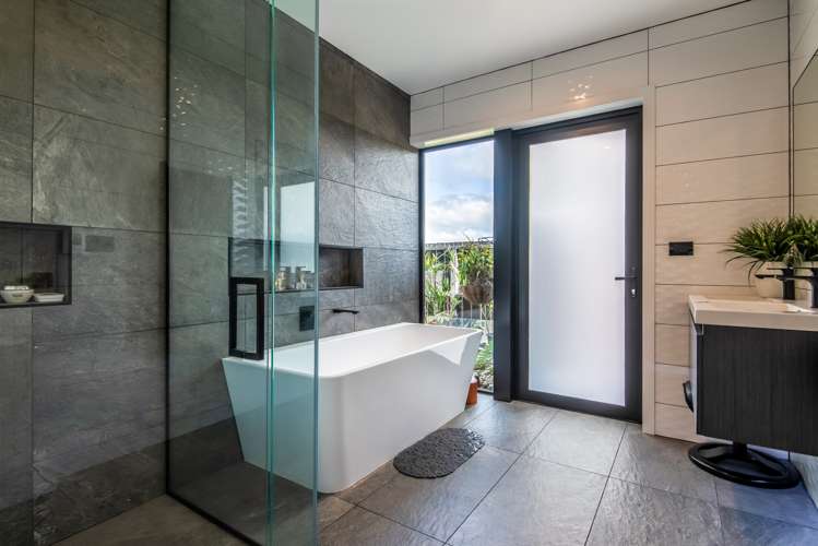 14 Tuparekura Road South Head_19