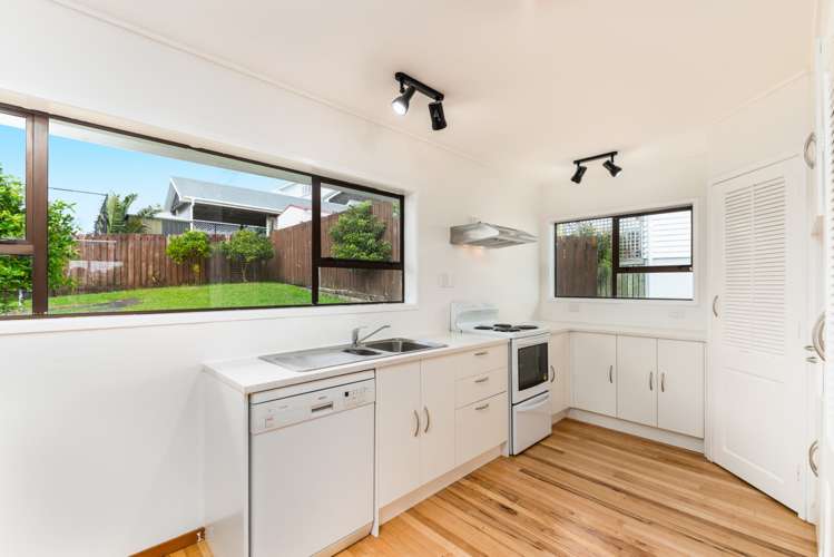 131 Mcleod Road Te Atatu South_11