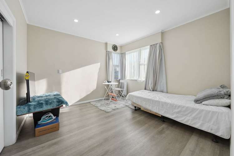 21 Kelwyn Road Kelston_13