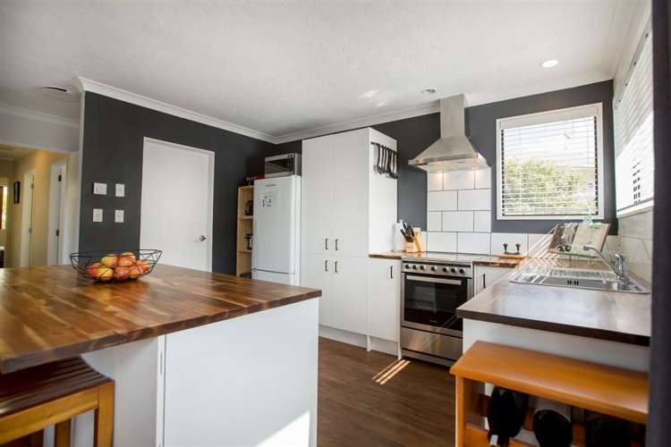 76 Omapere Street Whitby_8