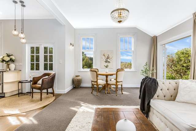 2 Castlemaine Close Karori_1