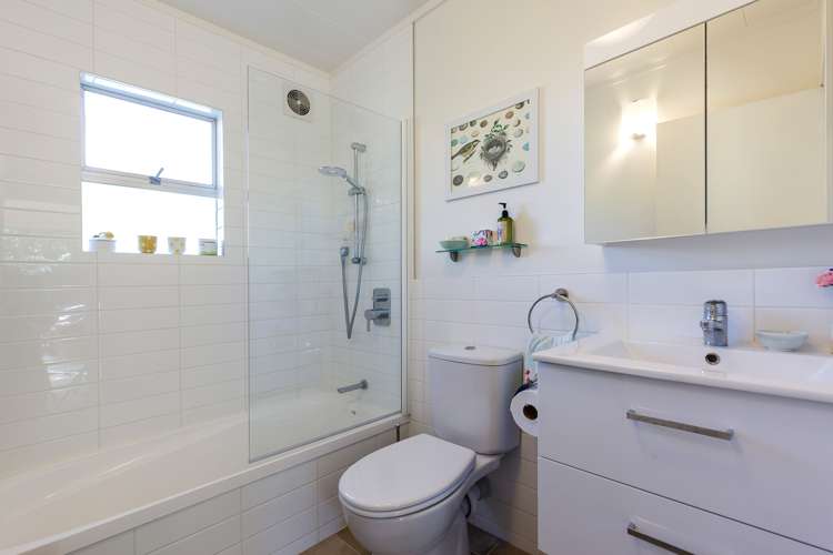 8/18 Parr Terrace Castor Bay_14