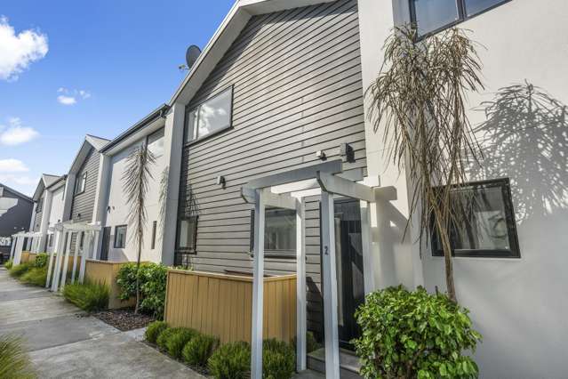 An Urban Retreat: 1-Bedroom Townhouse