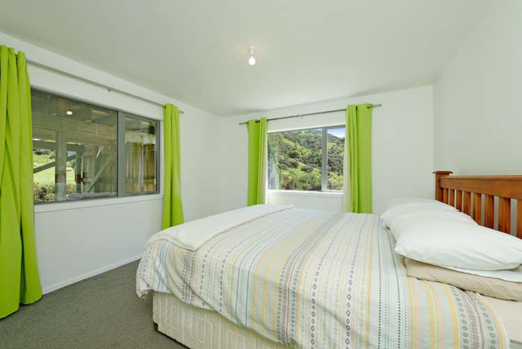 60 South Makara Road Makara_14