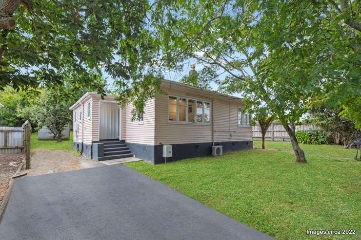 A waterfront home on 26 Sunny Brae Crescent, in Auckland’s Westmere, goes to auction on October 17. Photo / Supplied