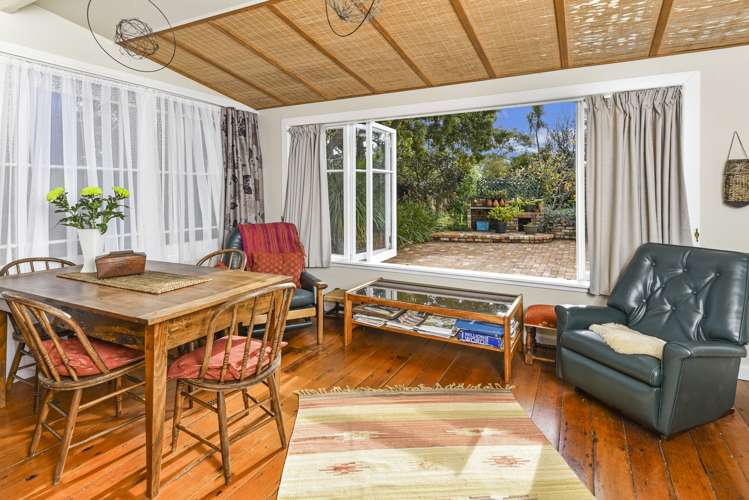 16 Ascot Avenue Narrow Neck_7