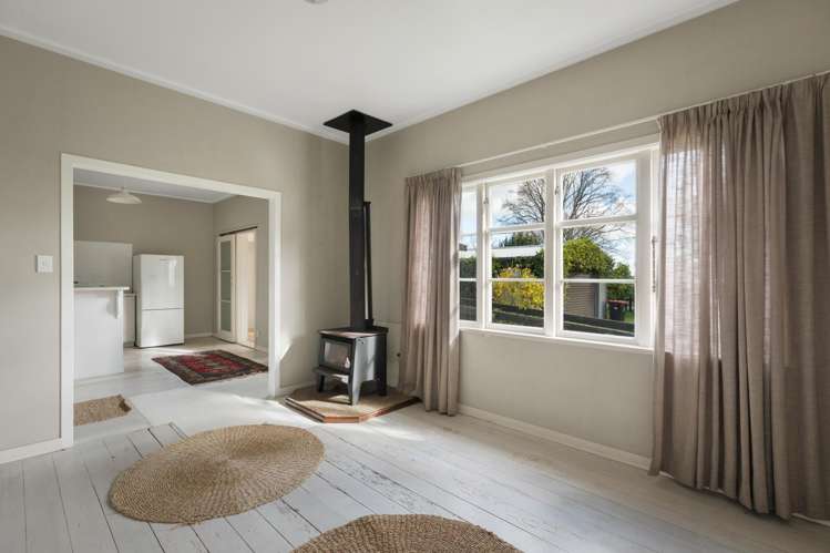 12 Riverbank Road_5
