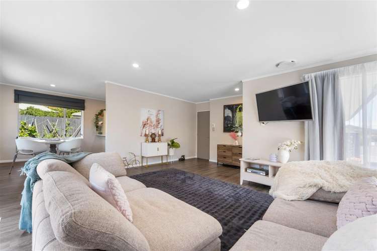 9 Vining Crescent Stoke_13