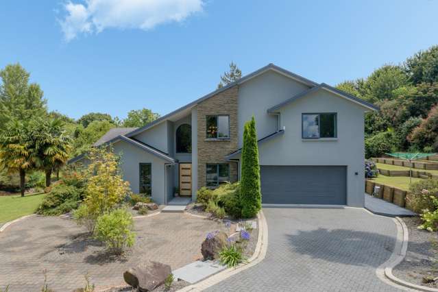 Privately situated luxury family home with American Barn