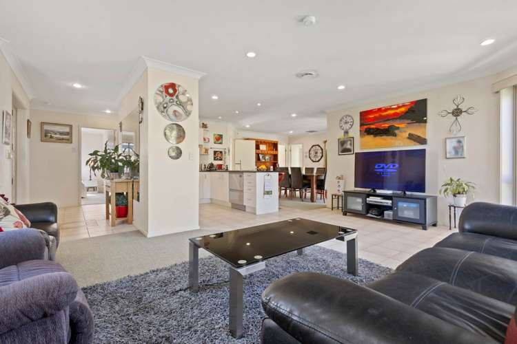 6 Castlehill Court Wattle Downs_6