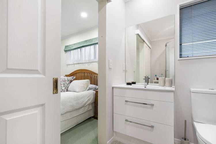 55 Basley Road Owhata_19