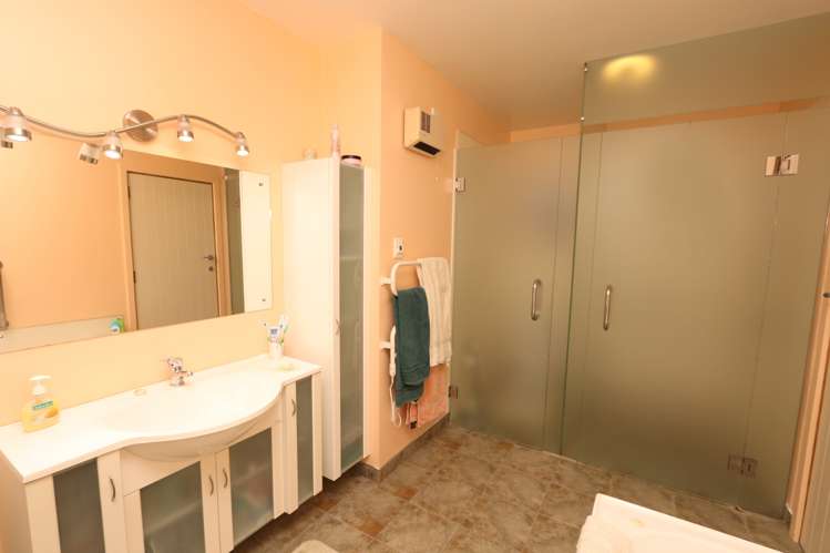 185 Middle Road Allenton_13