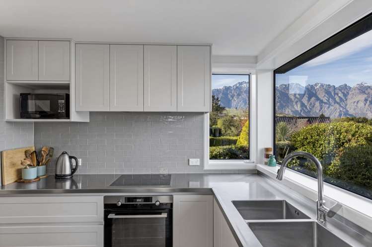 696 Peninsula Road Kelvin Heights_10