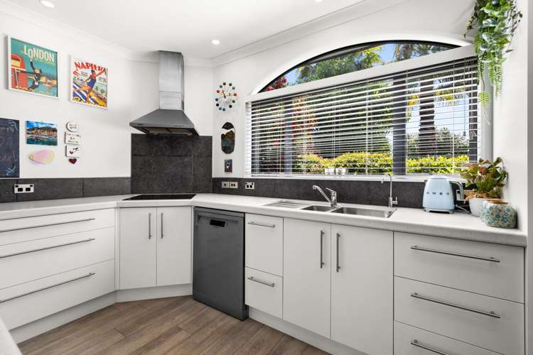 18 Delta Mews Place Clive_3