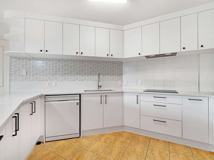 9 Fleetwood Drive Henderson_13