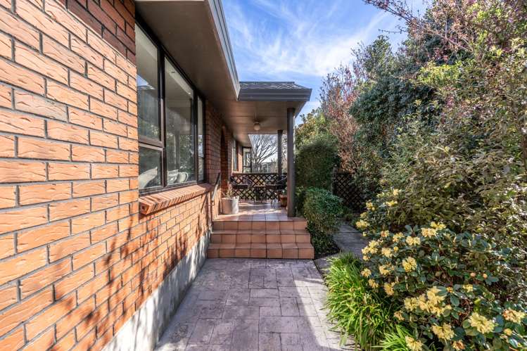 700 Queens Drive Waikiwi_16