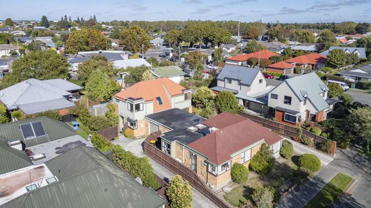 2/4 Gatonby Place Avonhead_21