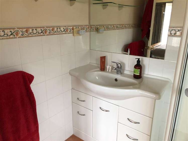 4 George Deane Place Greenhithe_11