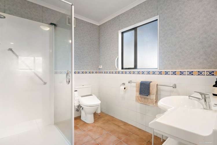 24 Birkdale Road Birkdale_13