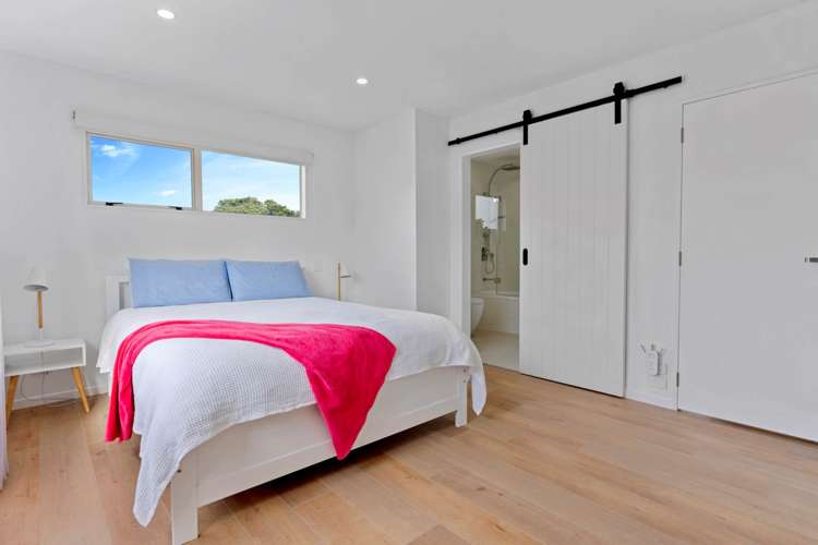 2/1 Mossop Rise Glenfield_11