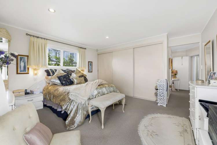 5 Borrowdace Avenue Botany Downs_33
