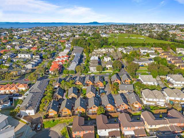 Unit 17/37 Fields Parade Oteha Valley_2