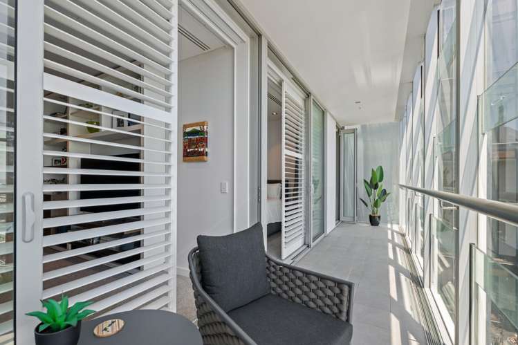 2102/26 Albert Street_4