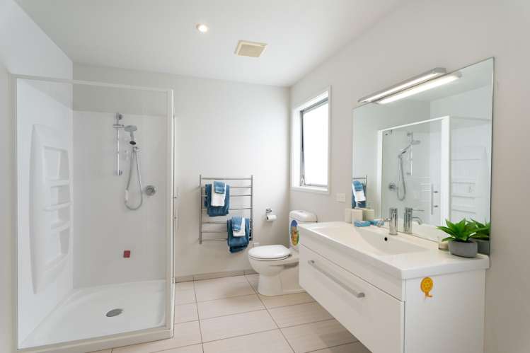 8 Halewood Grove Churton Park_15