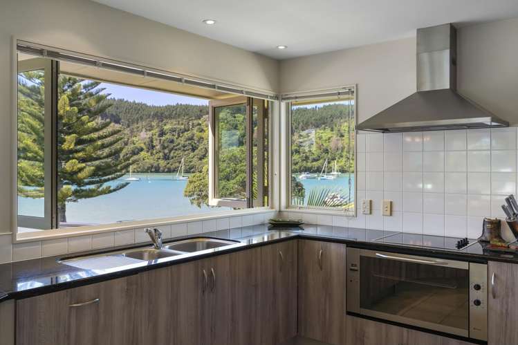 301 Beach Road Whangamata_10