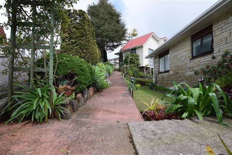 10 Pine Grove Tairua_19